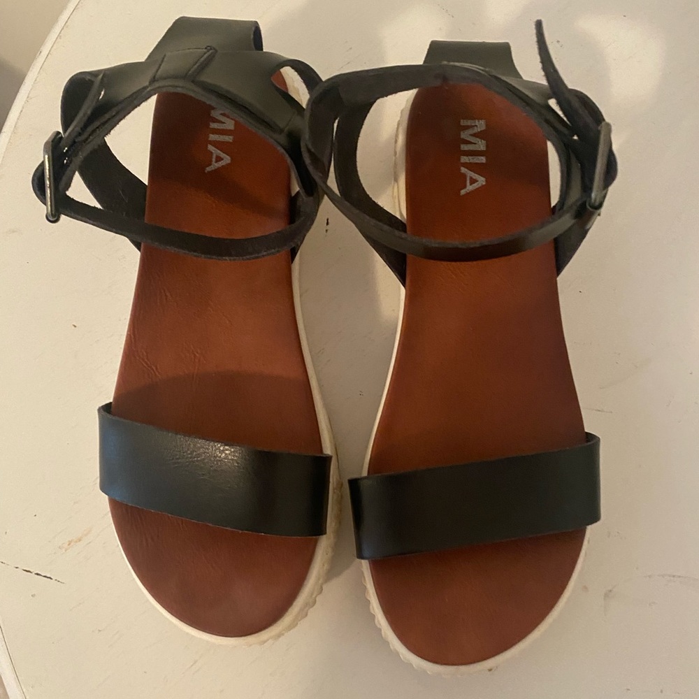 MIA Lunna Platform Ankle Strap Sandal black size 8